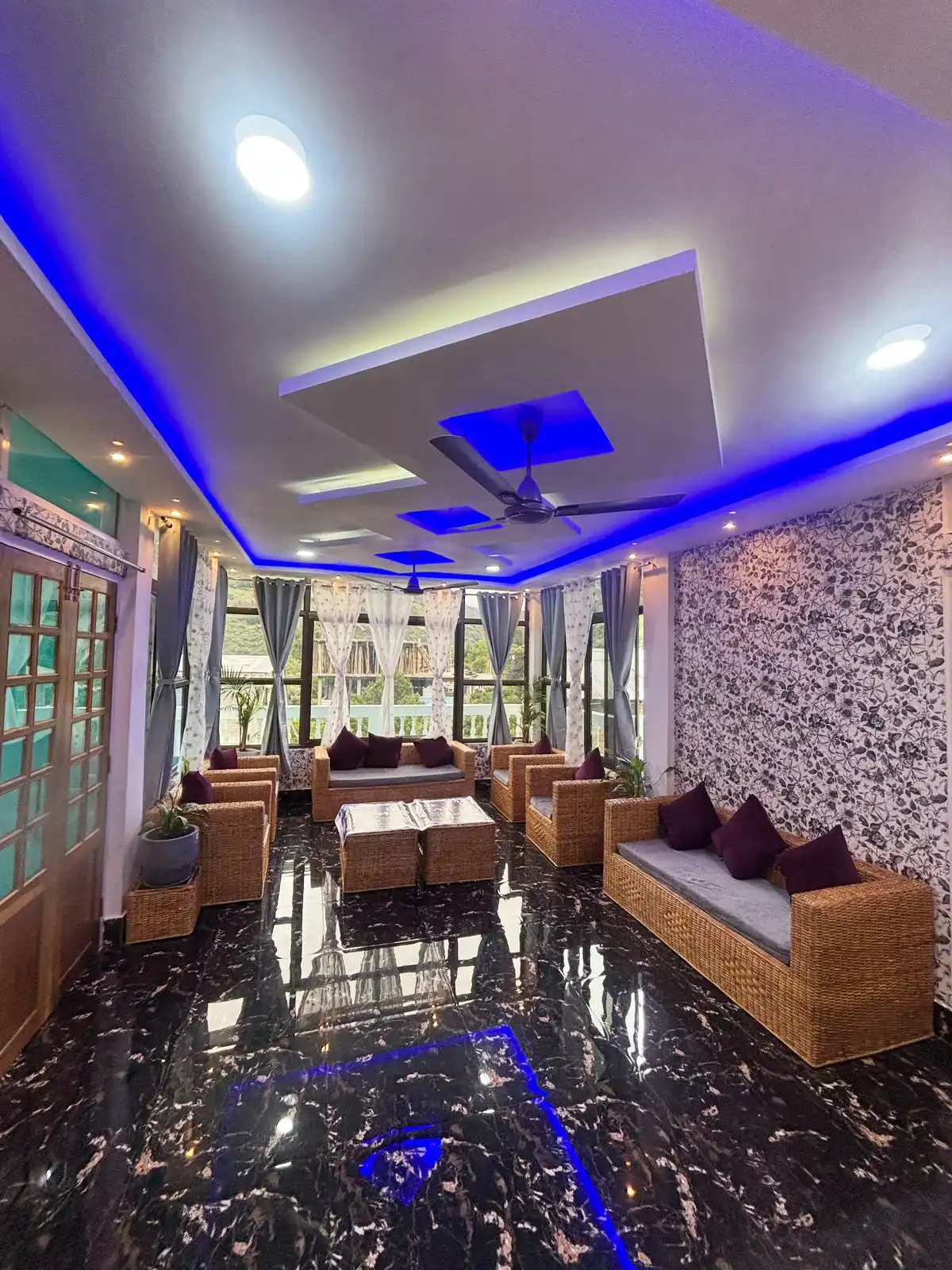 Modern lobby at Dee Dee Homestay Dirang